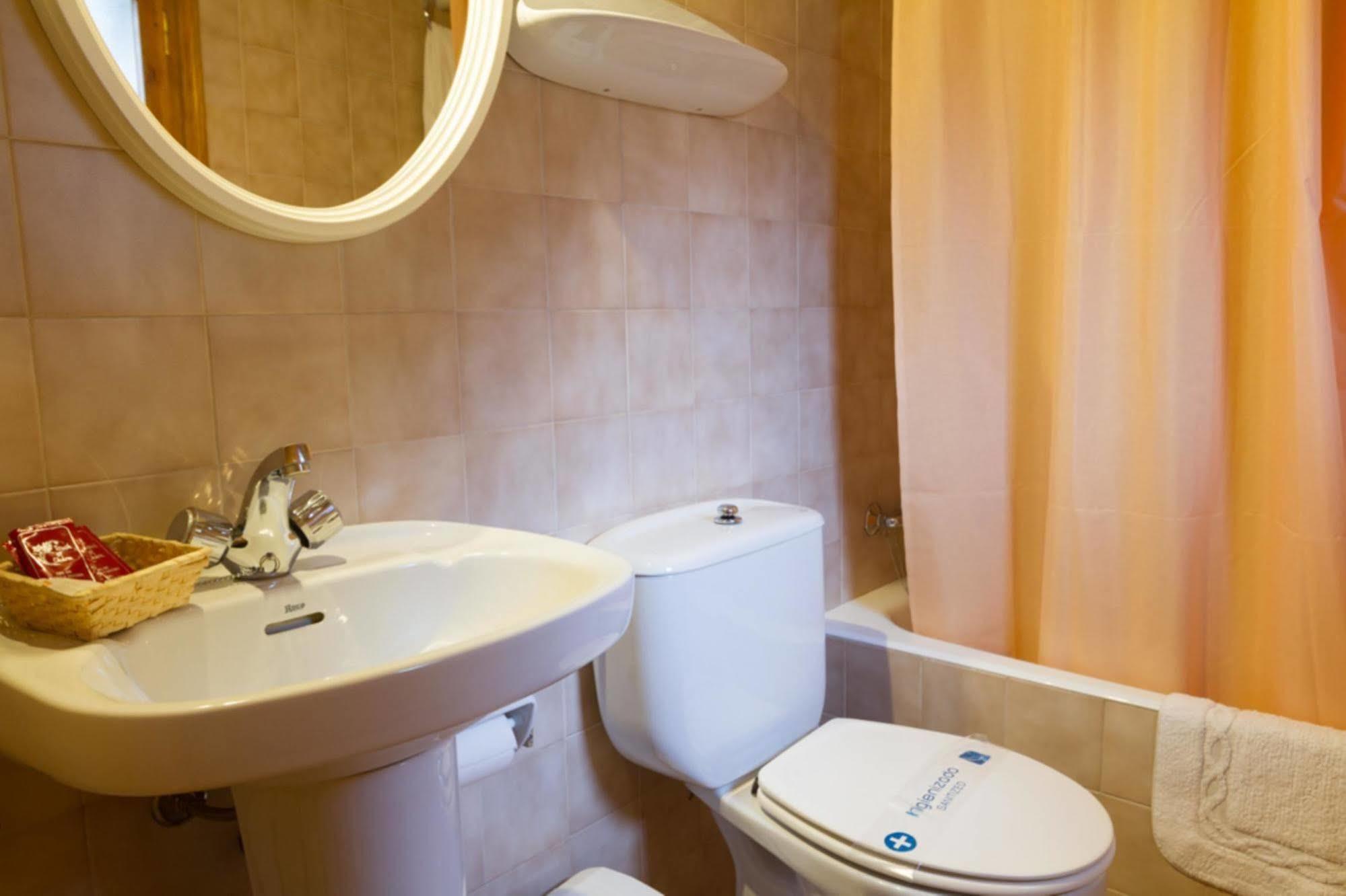 Salardú Hostal Aiguamog מראה חיצוני תמונה