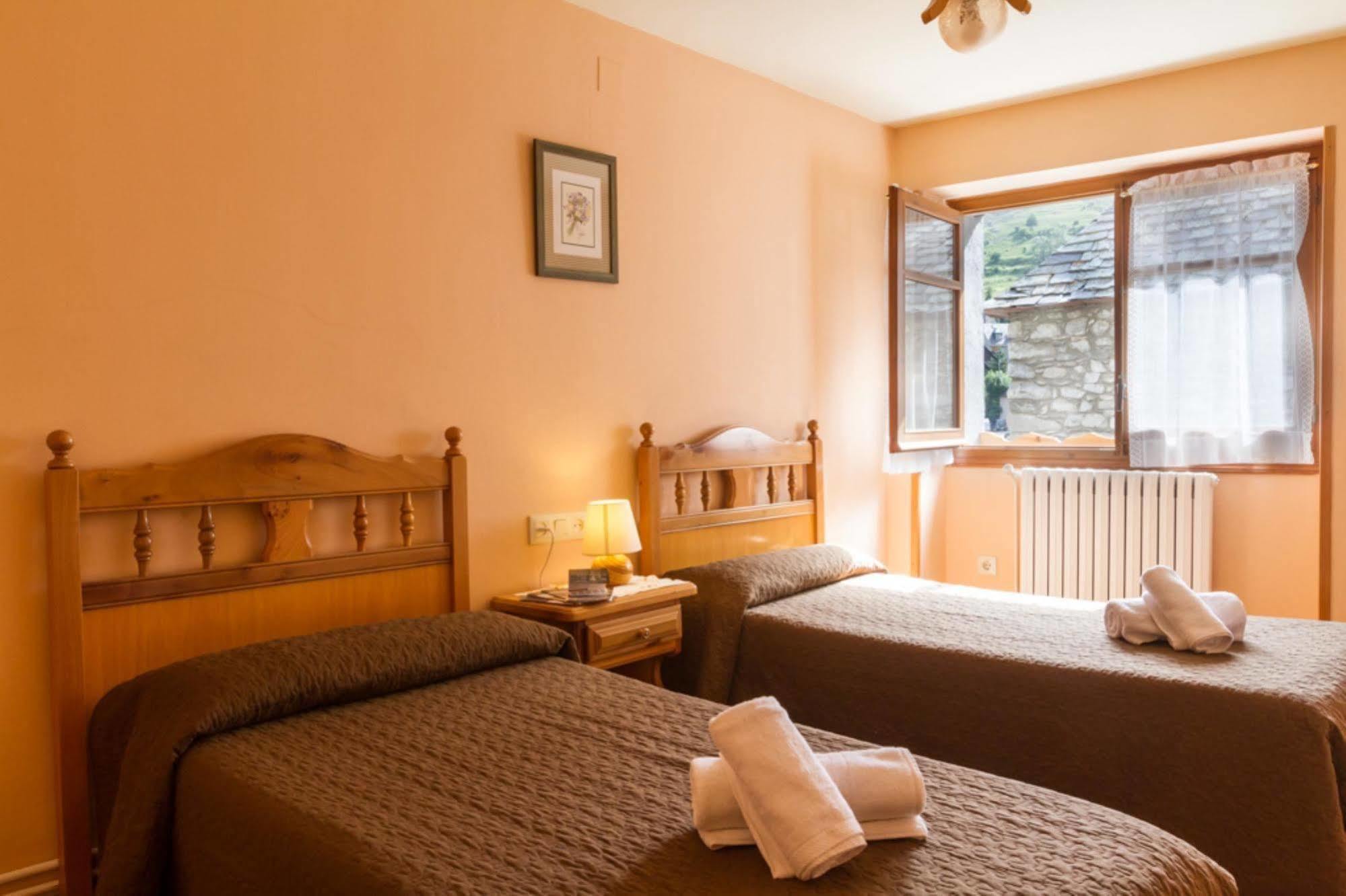 Salardú Hostal Aiguamog מראה חיצוני תמונה